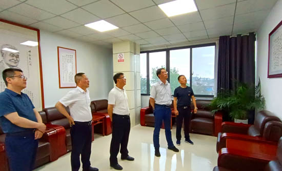 安庆市政协主席、本会常务副会长章松等来我会调研赵朴初研究工作